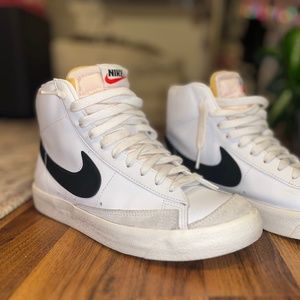 womens 8.5 nike blazer mid '77